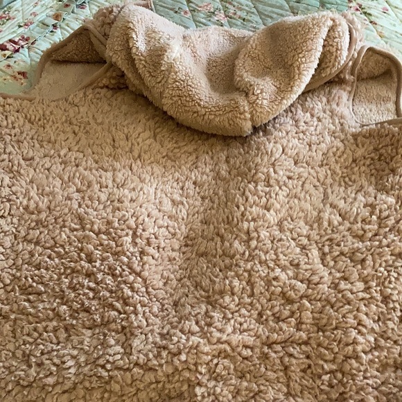 Ladies dusty pink soft hooded Sherpa vest. New never worn - Picture 4 of 7